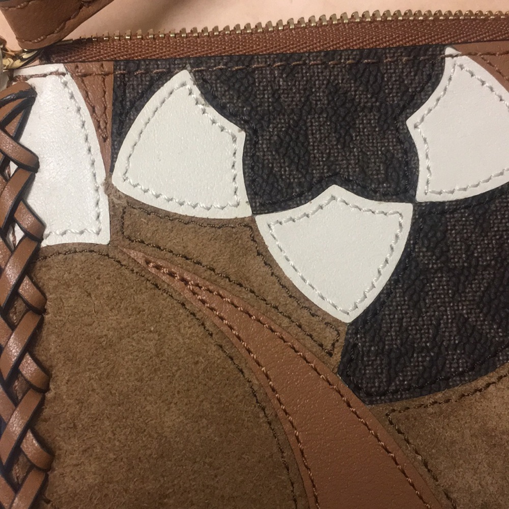 Micheal Kors || Daniela Leather Wristlet - Picture 3 of 8